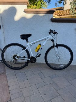 Adult GT Karakoram Medium Size Mountain Bike