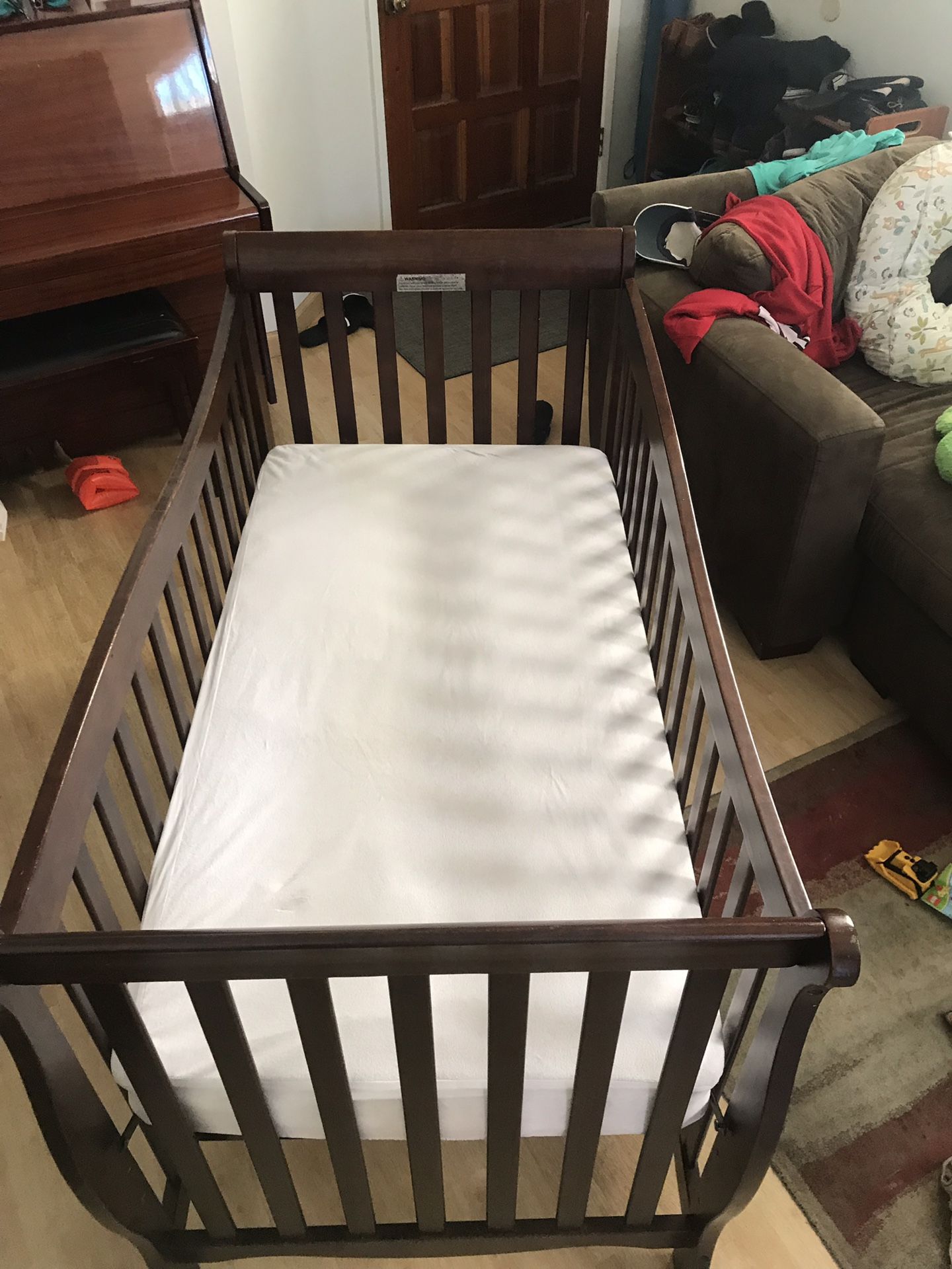 Baby crib with mattress good condition