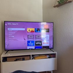 Onn. Roku Smart Tv. 55’