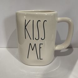 Rae Dunn Kiss Me Mug