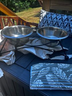 Dog food/water bowl