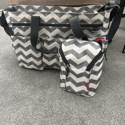 NEW SKIP HOP BABY / INFANT DIAPER BAG & INSULATED BOTTLE CARRIER - GRAY CHEVRON