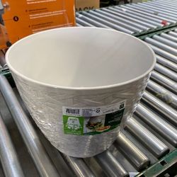 5, White Woven Resin Planters / Flower Pots. $10 Each