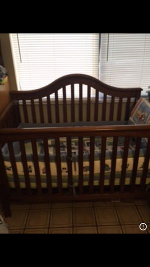 Carters Jamestown Convertible Crib In Perfect Shape For Sale In