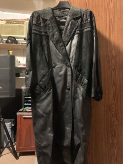 Women’s size small full links Wilson’s authentic leather jacket