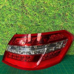 2010-2013 Mercedes E350 LED Right Tail light  Tested OEM