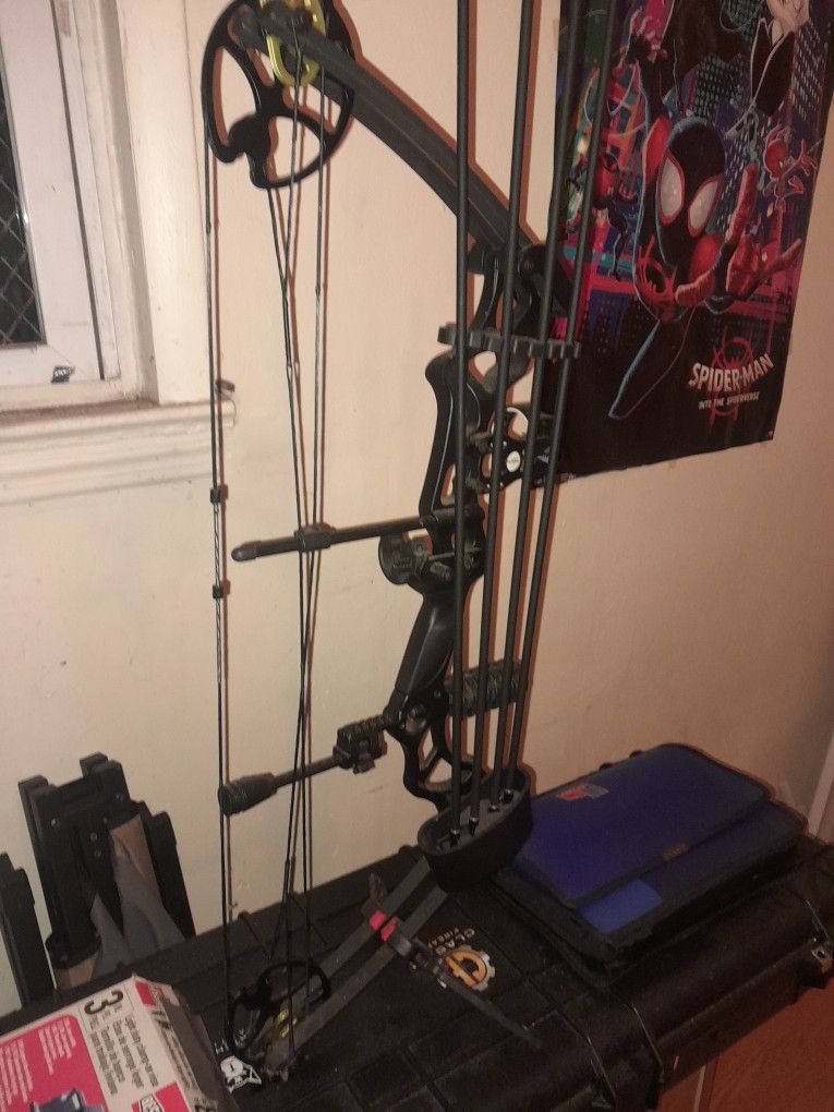 {Trading For Electric Bike}_ LG Smart WIFI AC Black Lightly Used + Compact Bow & Arrow Titanium Arrows Heads Never Used