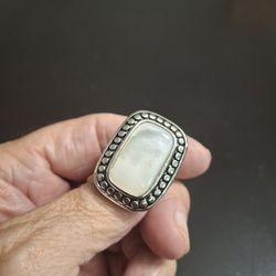 Silver-tone Ring With Gorgeous Mother Of Pearl Size 11