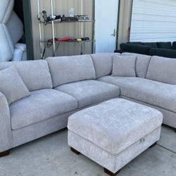 THOMASVILLE SECTIONAL WITH STORAGE OTTOMAN 
