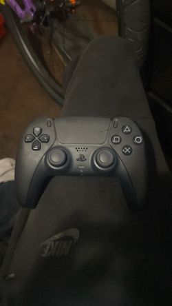 PS5 black controller
