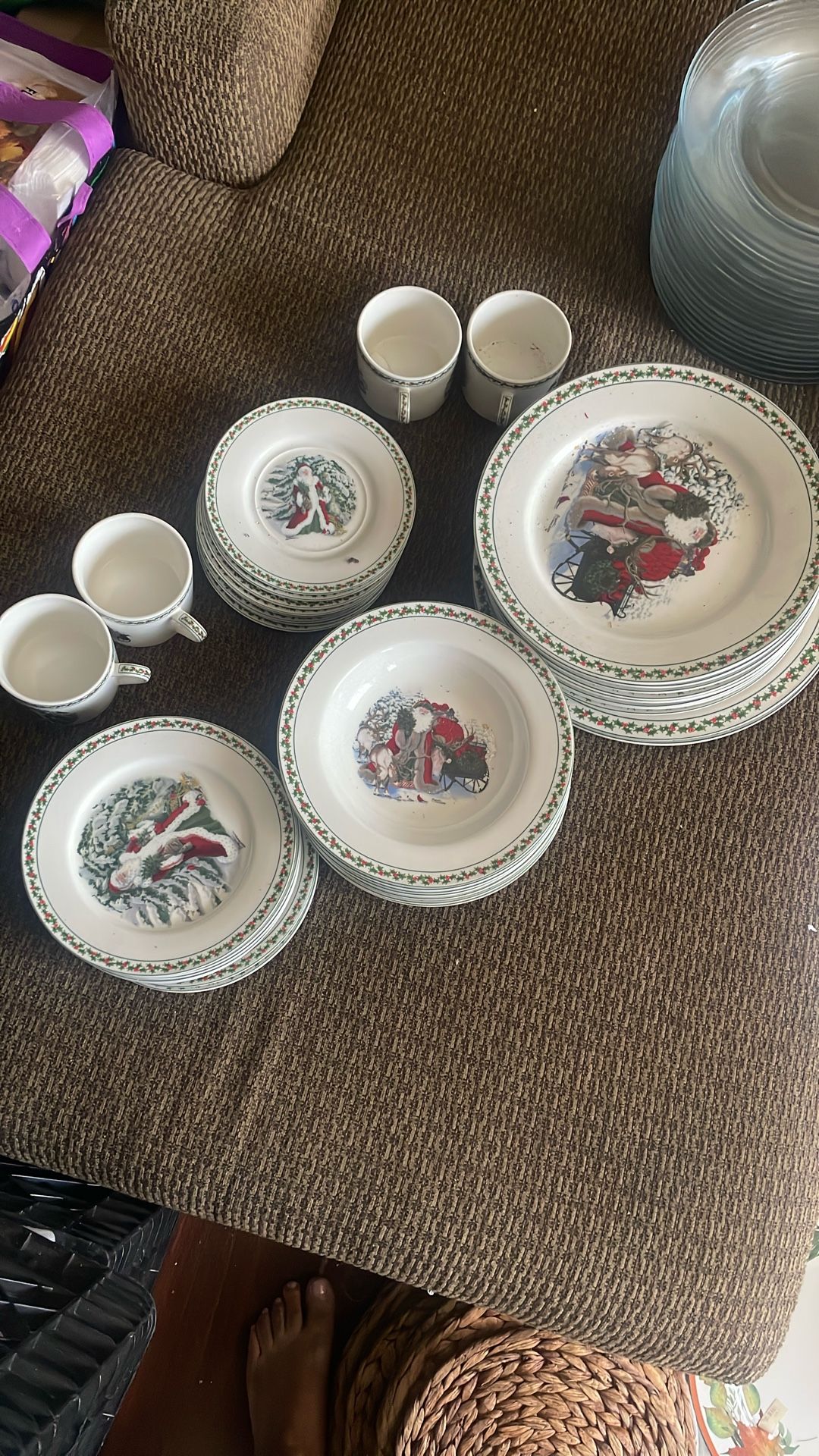 Christmas Plates 36 PCs