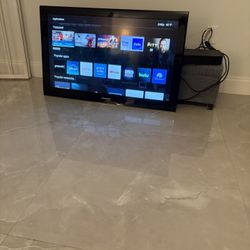 Samsung 40” Smart Tv Excellent Condition With Remote Control 