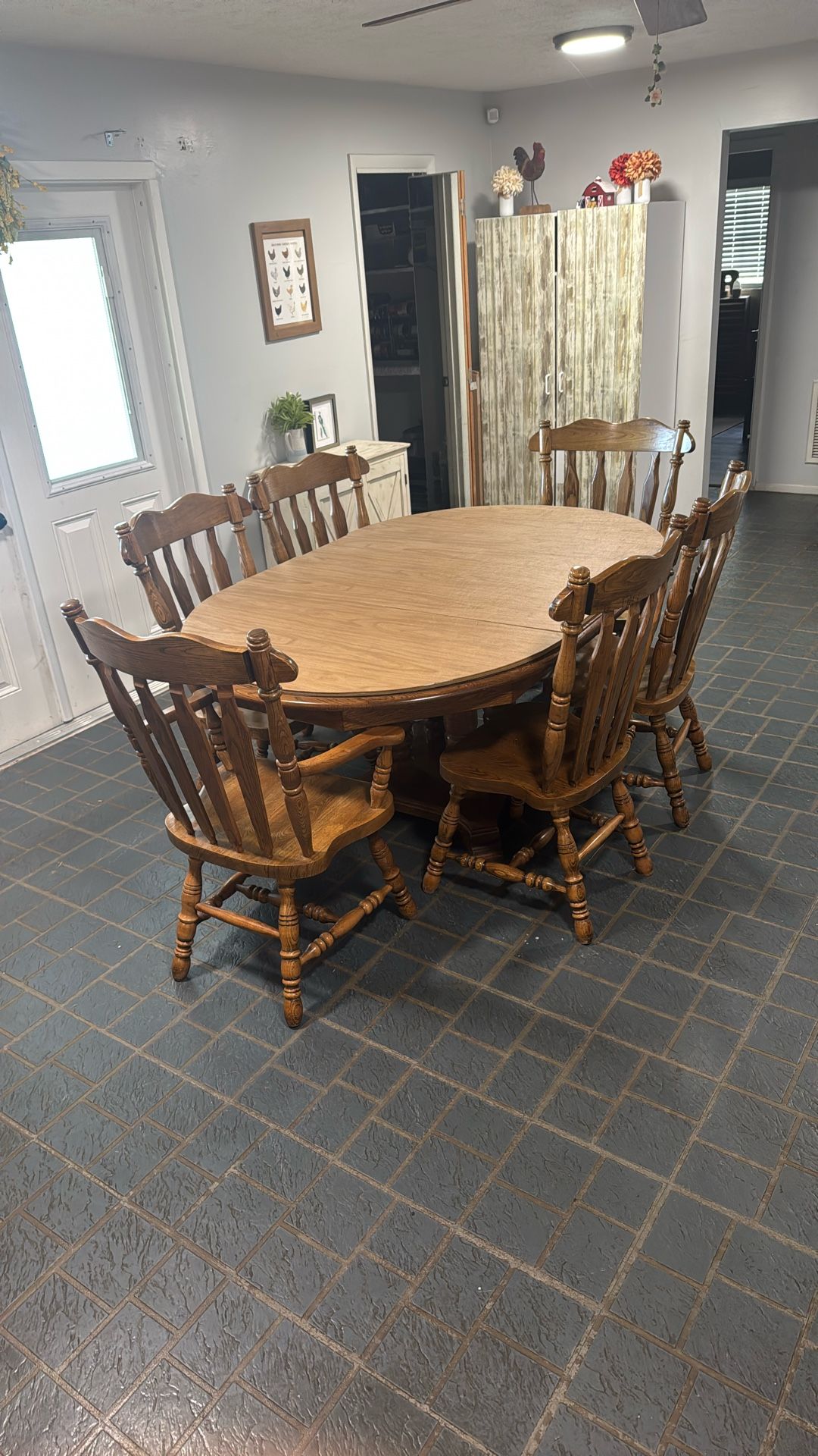 Dinning Room Table And Chairs
