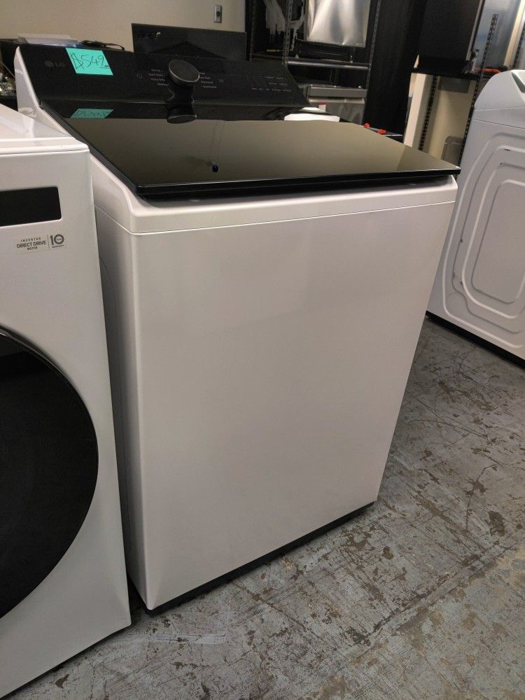 New LG - 5.5 Cu. Ft. High Efficiency Smart Top Load Washer with EasyUnload - Alpine White