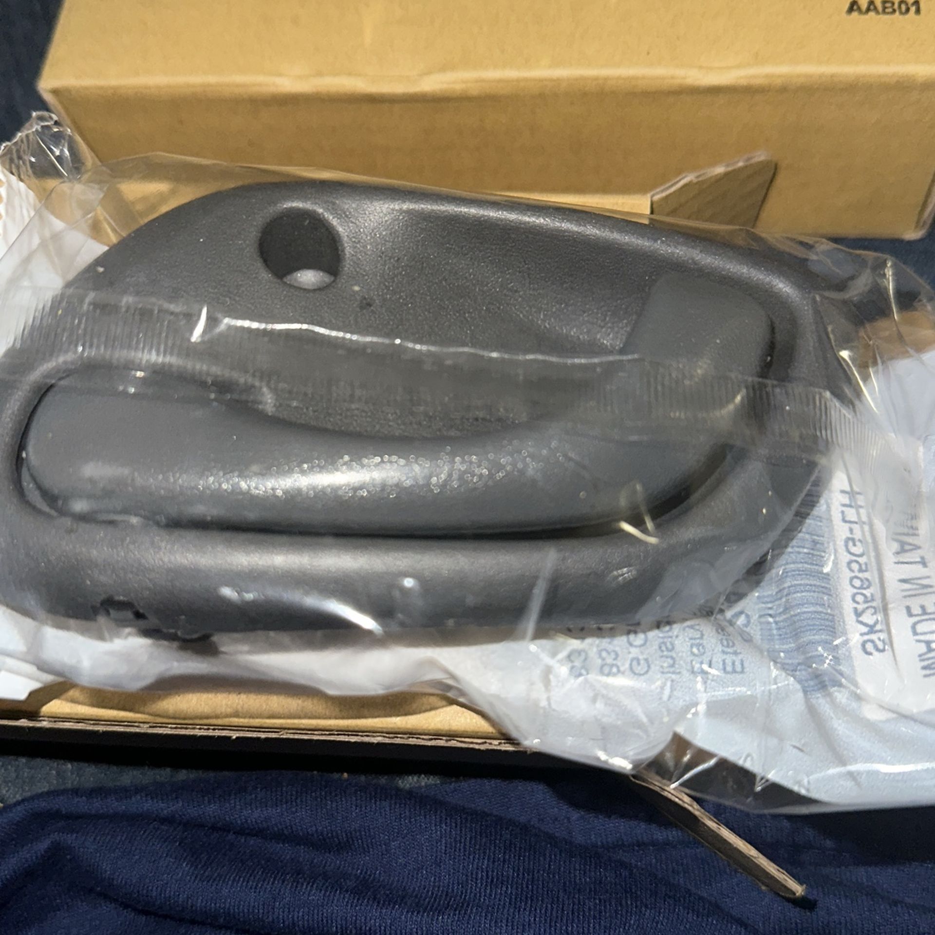 Interior Door Handle 99-2004 Chevrolet Tracker & Suzuki Esteem