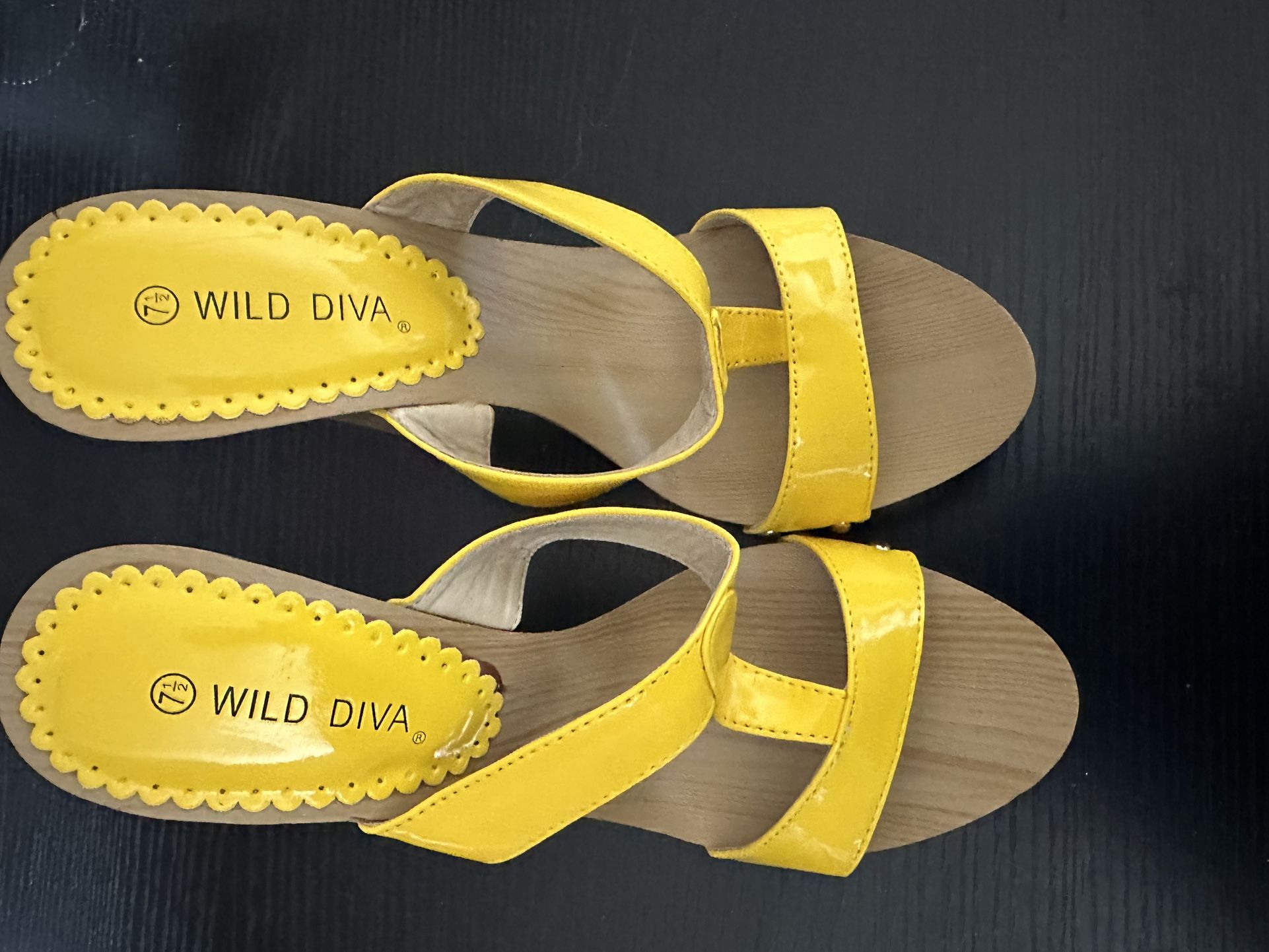 Wild Diva high heel size 7 1/2.
