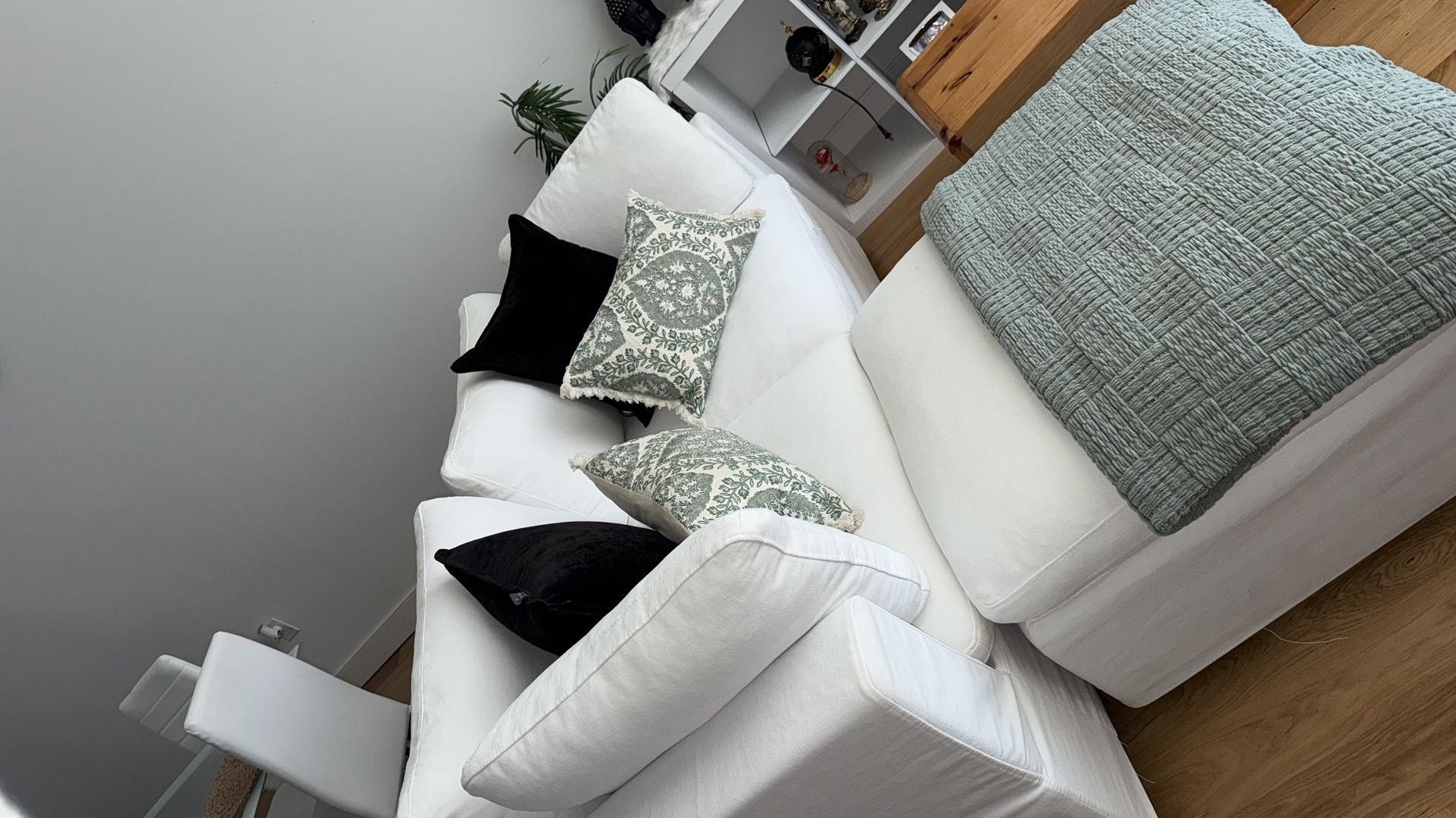 Moving & liquidating furniture