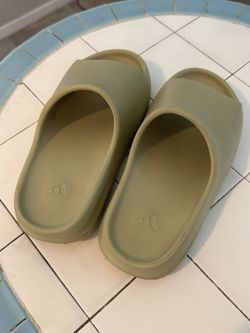 Yeezy Resin Size 6y Like New