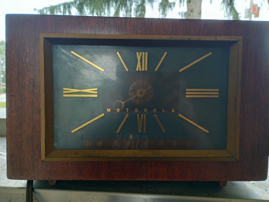 Antique Radio Clock