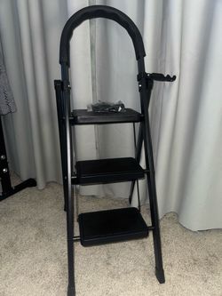 Black 3-Step Folding Step Ladder