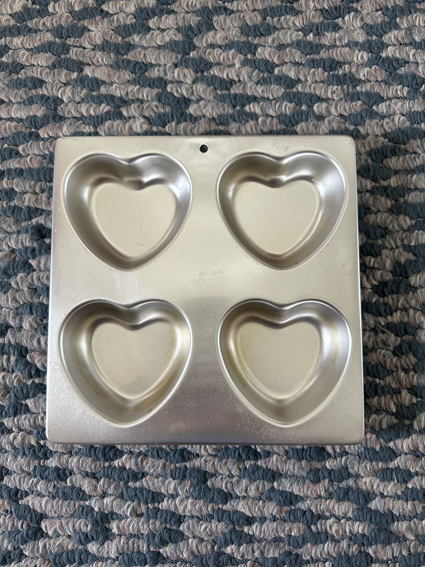 Wilton 4 Hearts Aluminum Cake/Brownie Pan