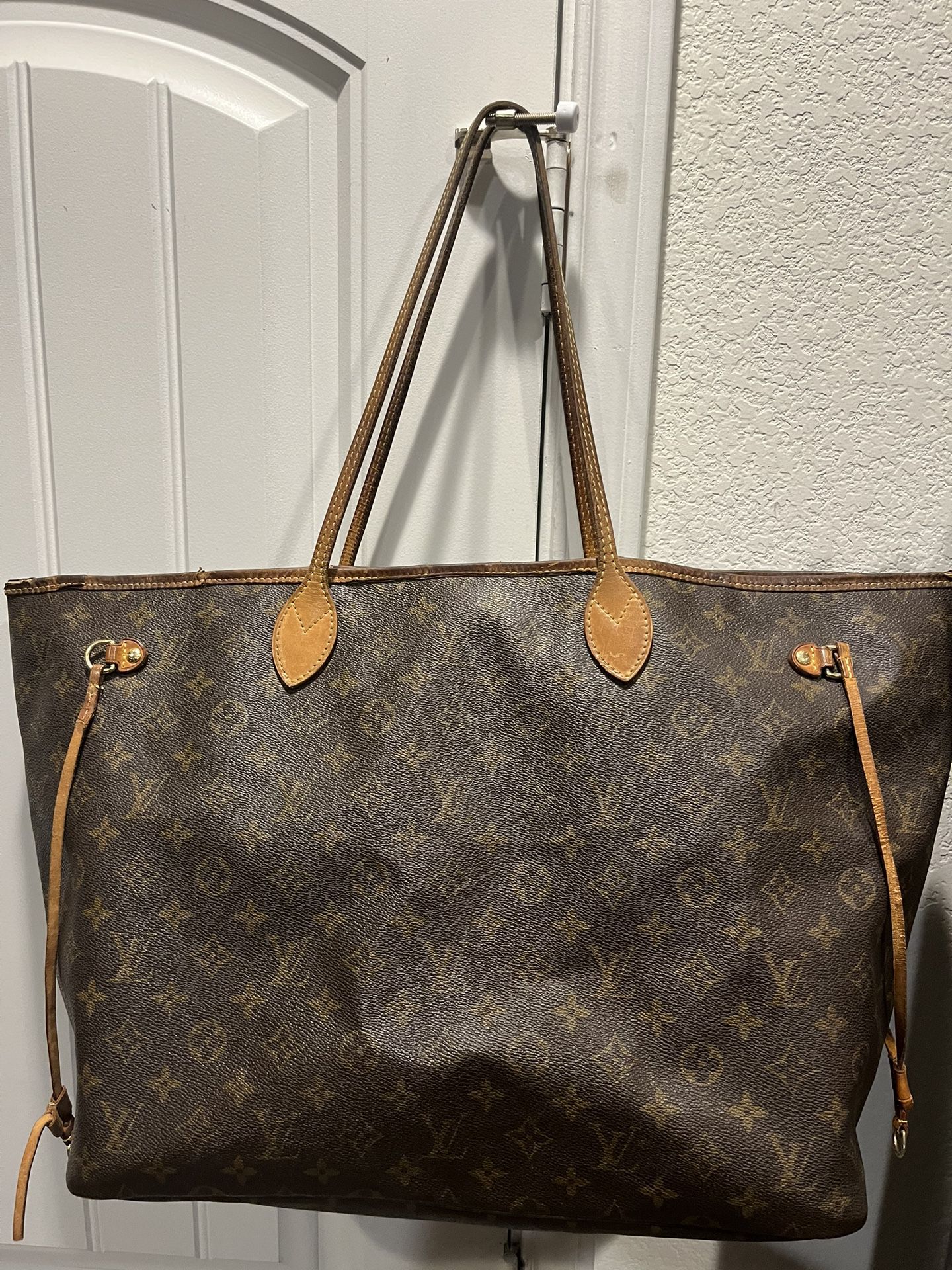 LV bag for Sale in Leander, TX - OfferUp