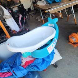 2 Baby Bath Tubs 
