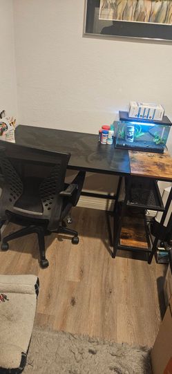 Wood Grain Computer Desk with Shelves
