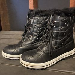 Women’s Black Snow Boot