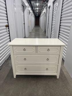 POTTERY BARN SOLID WOOD WHITE AVA REGENCY 4-DRAWER DRESSER - NEW CONDITION - DELIVERY AVAILABLE