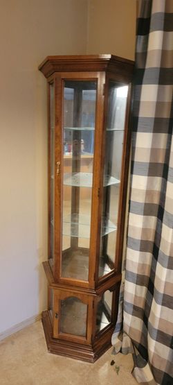 Corner curio cabinet