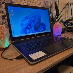 17 inch HP Pavilion A8/8gb/256gb SSD
