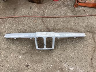 1984 733i BMW Front Grille Header Support