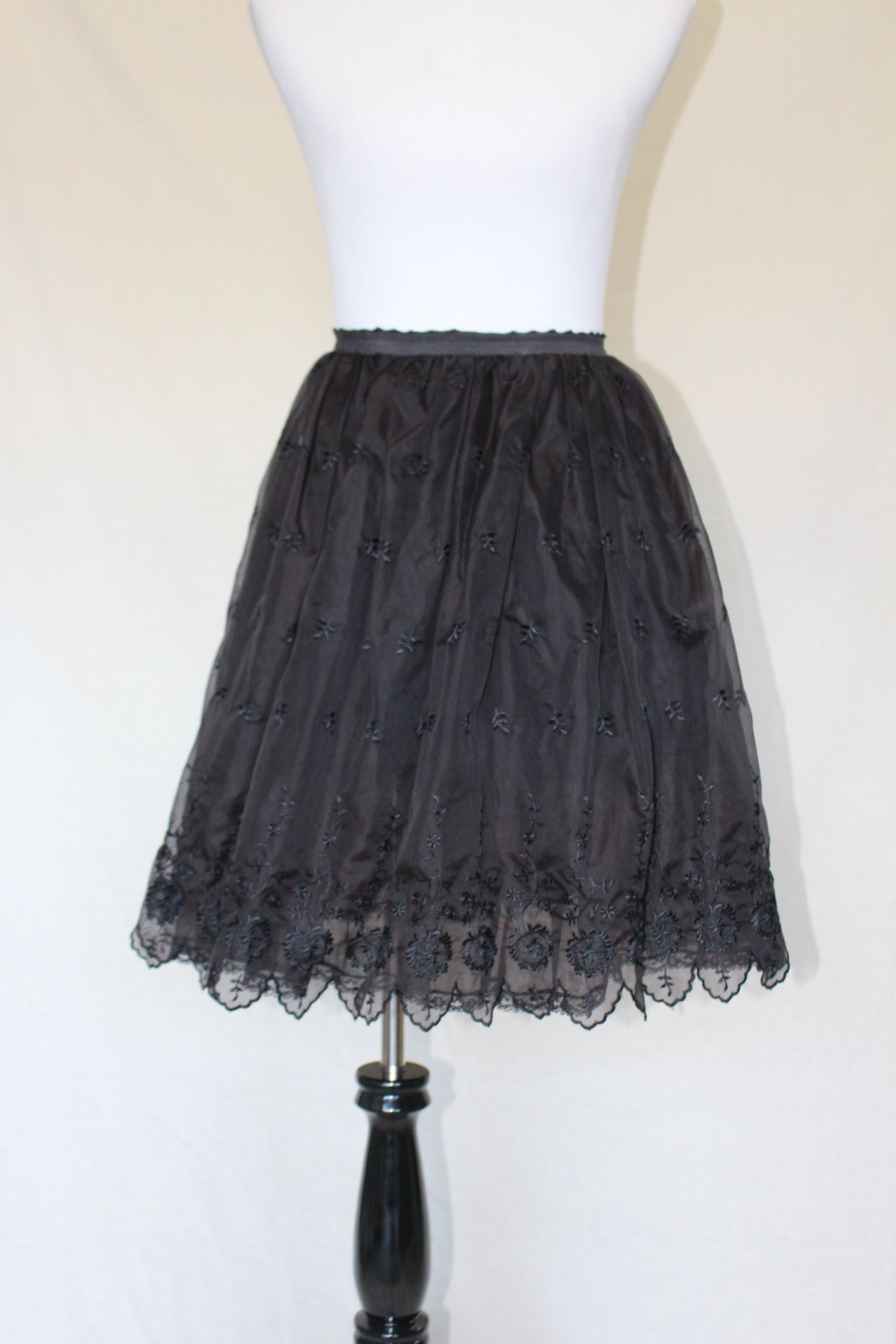 Darling 1950s Black petticoat w/floral detail