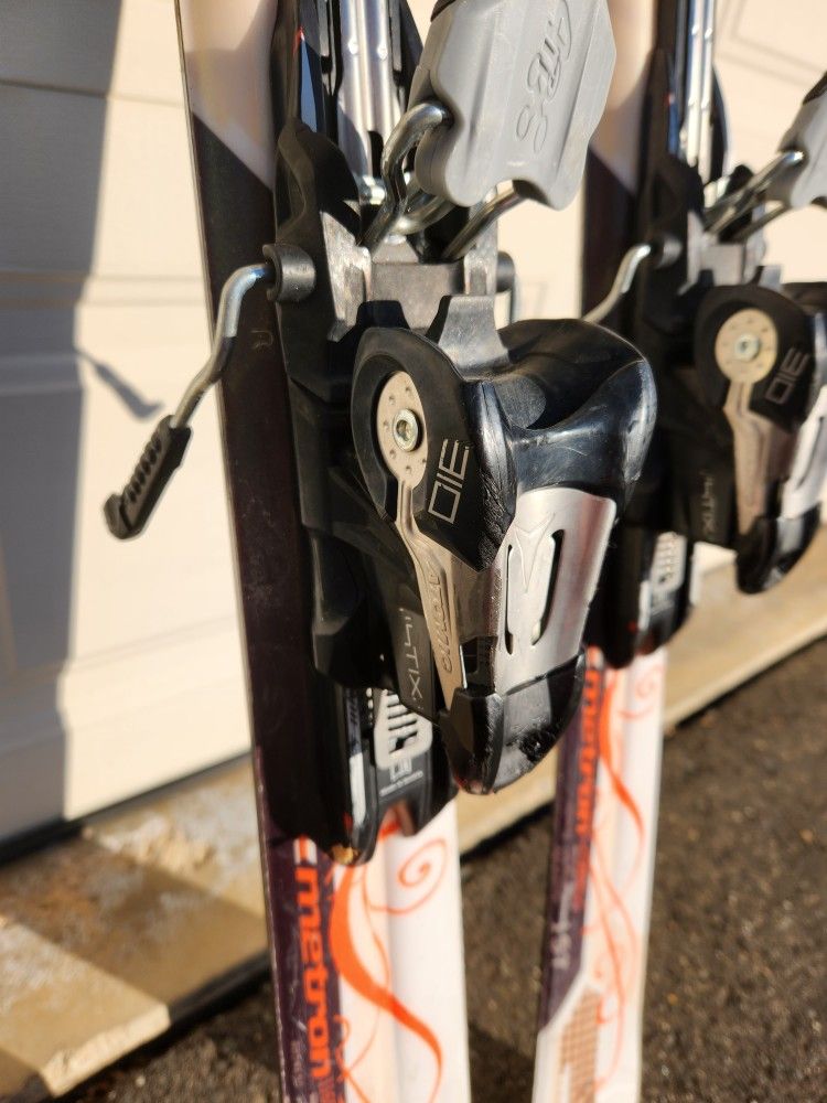 Atomic M2Tron Metron M2 Index 157cm Skis w/ Atomic 310 4Tix Atomic M2Tron Metron M2 Index 157cm Skis w/ Atomic 310 4Tix