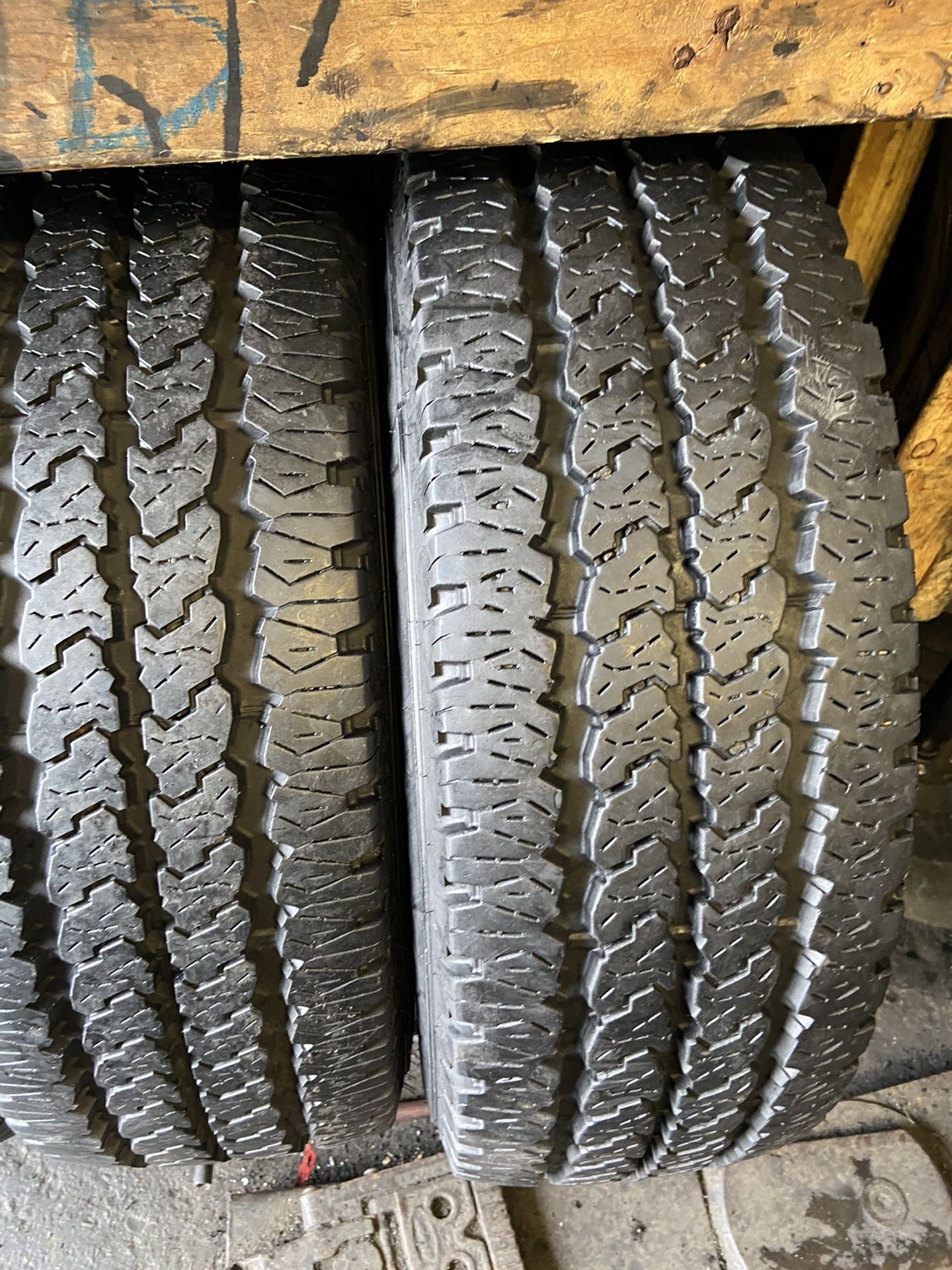 4)265/70/17