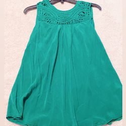 Women’s Banana Republic Top Fits Size Medium Or LG