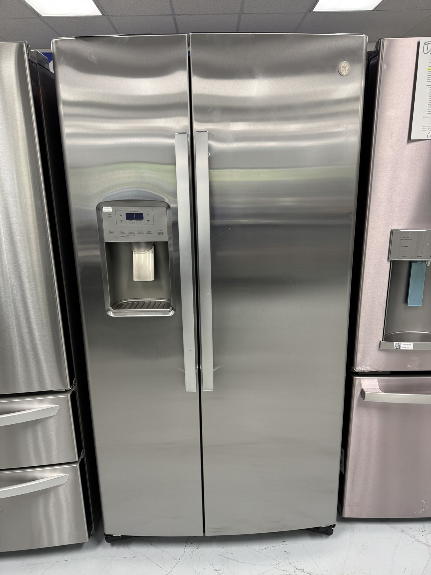 GE Counter Depth Side By Side Refrigerator With Water And Ice