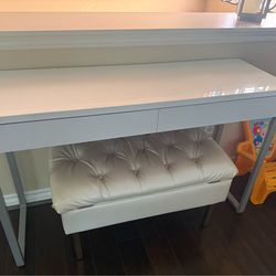 Vanity w/ mirror and chair