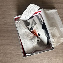 Jordan 4 White Cement 