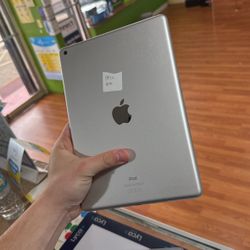 iPad 8th Generation 64gb WiFi Only Used Silver 