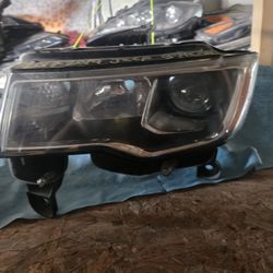 2017 2022 Jeep Grand Cherokee Driver Oem Headlight 