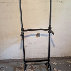 Standing pull up bar