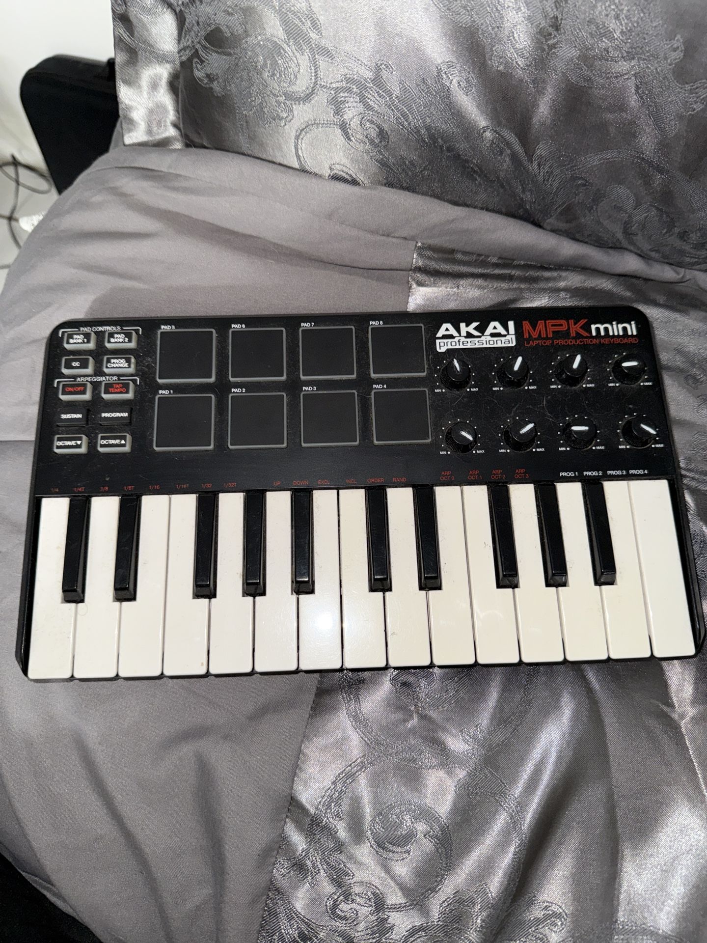 Akai MPK Mini Keyboard MIDI Controller
