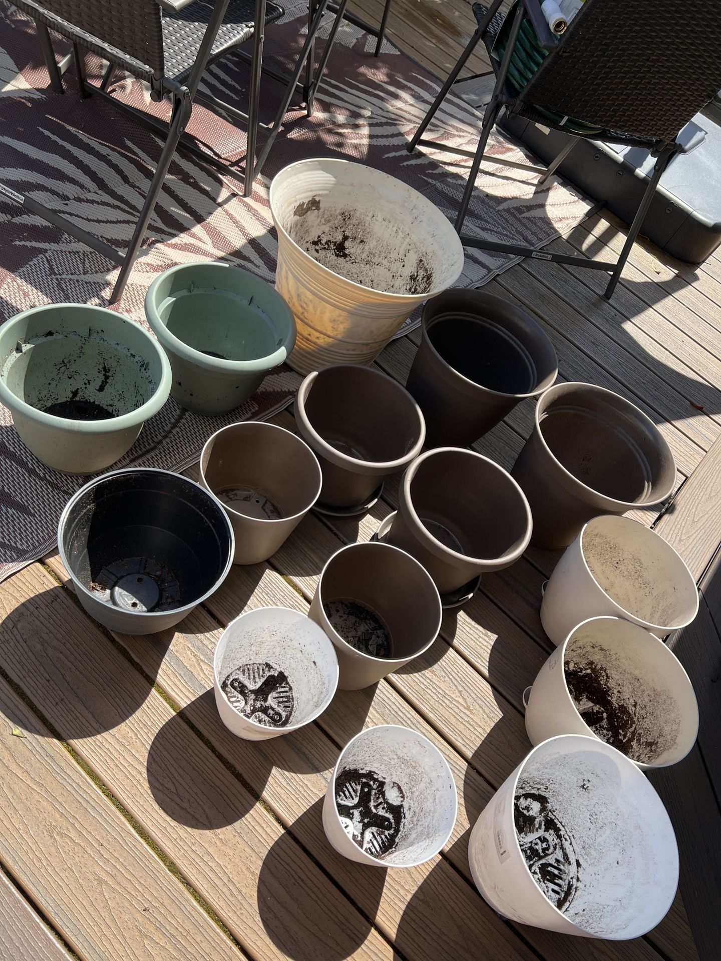 8”-16” Plastic Plant Pots