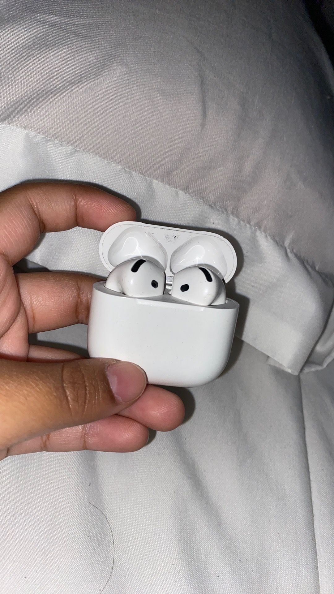 AirPods 4