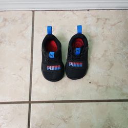 Toddler Pumas Shoes Size 5c