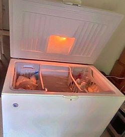 Whirlpool EH150FXMQ 46 Inch Chest Freezer w/ 14.8 Cu. Ft. Capacity, Adjustable Temp.