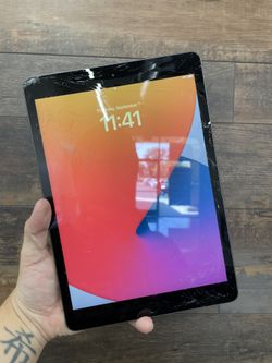 iPad 8 Broken Screen