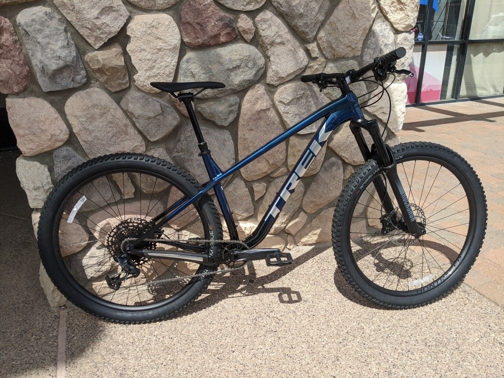 2023 Trek Roscoe 8